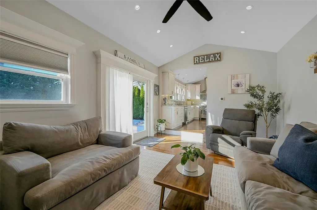 52 Arline Lane East Islip NY 11730