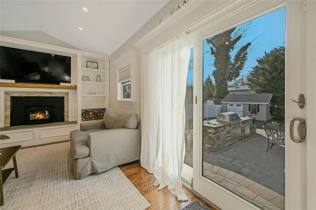 52 Arline Lane East Islip NY 11730