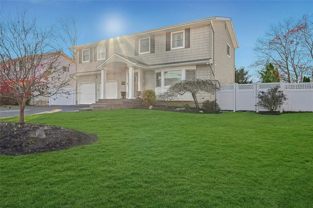52 Arline Lane East Islip NY 11730