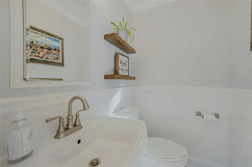 52 Arline Lane East Islip NY 11730