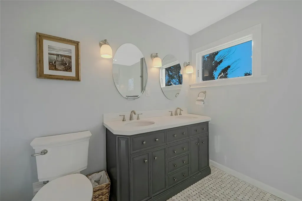 52 Arline Lane East Islip NY 11730