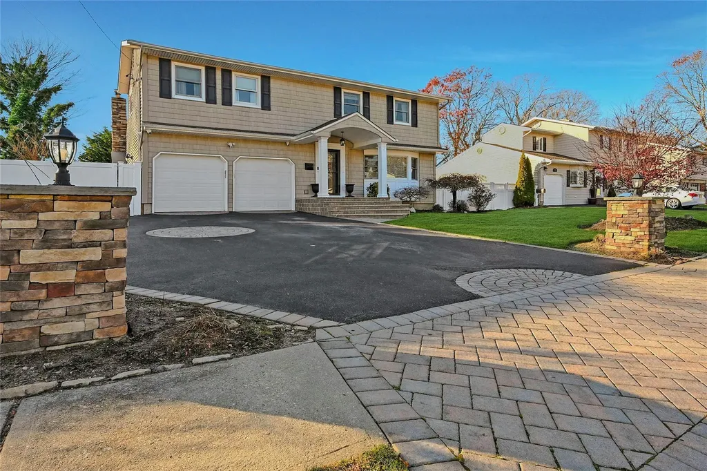 52 Arline Lane East Islip NY 11730