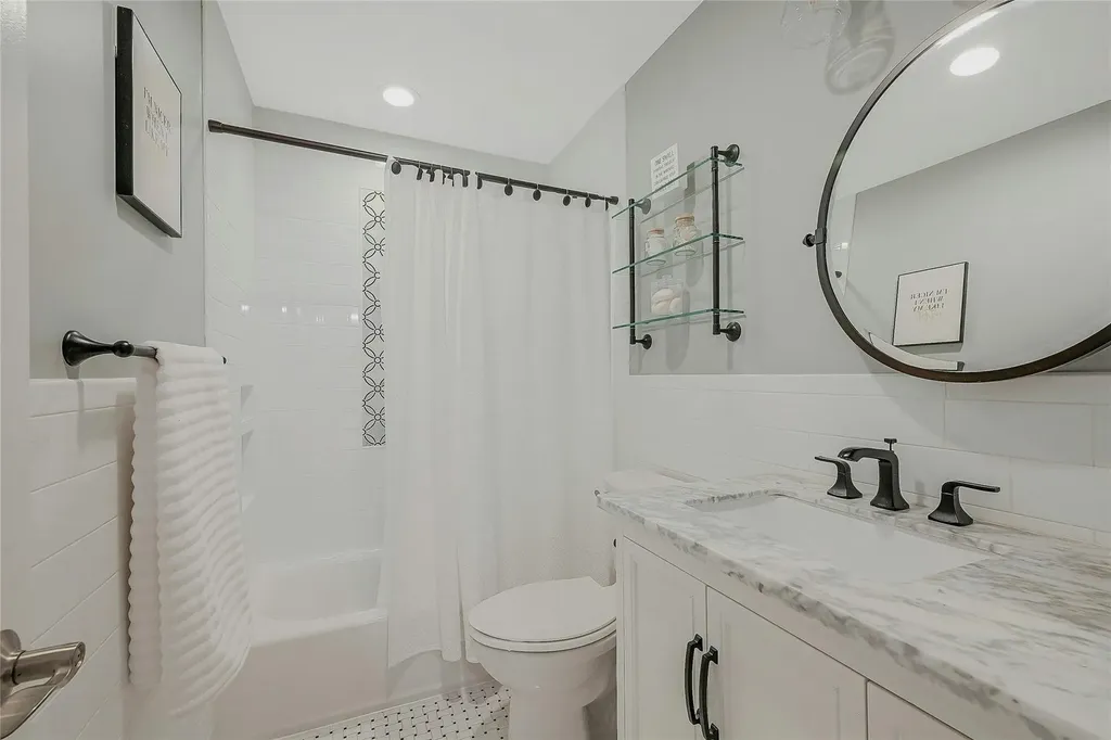 52 Arline Lane East Islip NY 11730