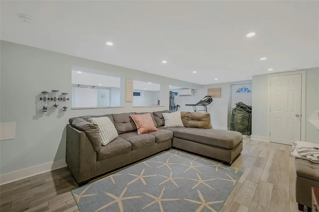 52 Arline Lane East Islip NY 11730