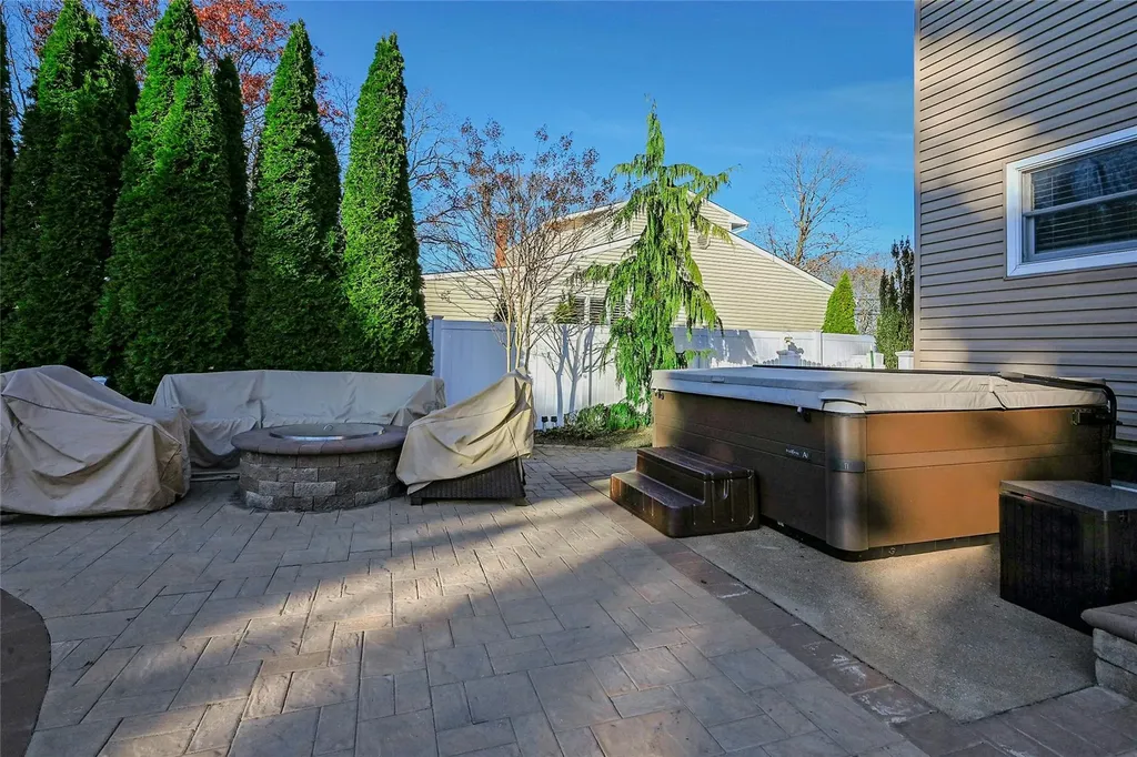 52 Arline Lane East Islip NY 11730