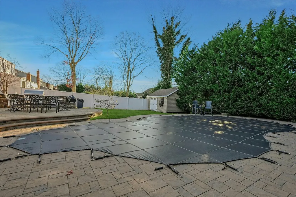 52 Arline Lane East Islip NY 11730