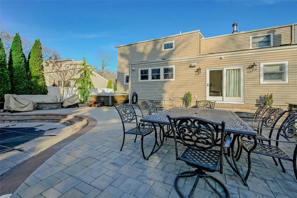 52 Arline Lane East Islip NY 11730