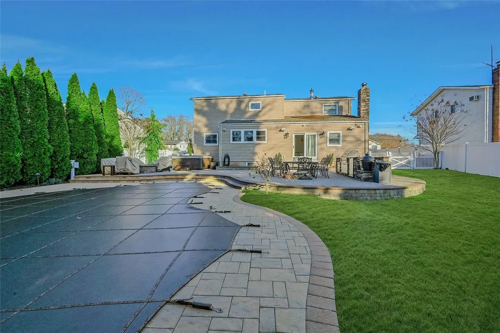 52 Arline Lane East Islip NY 11730