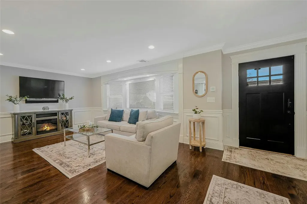 52 Arline Lane East Islip NY 11730
