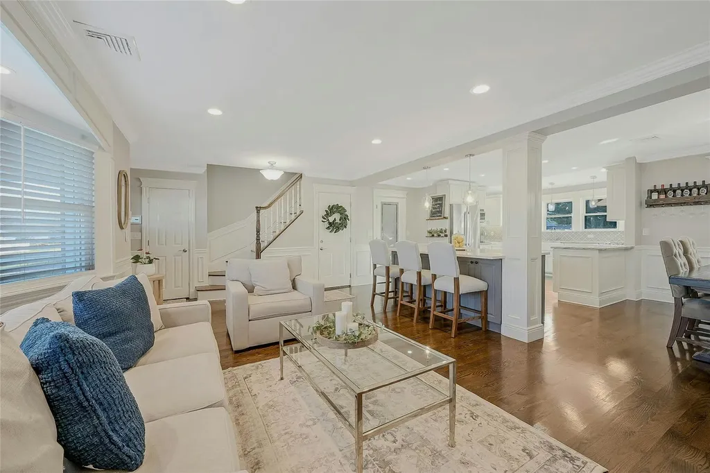 52 Arline Lane East Islip NY 11730