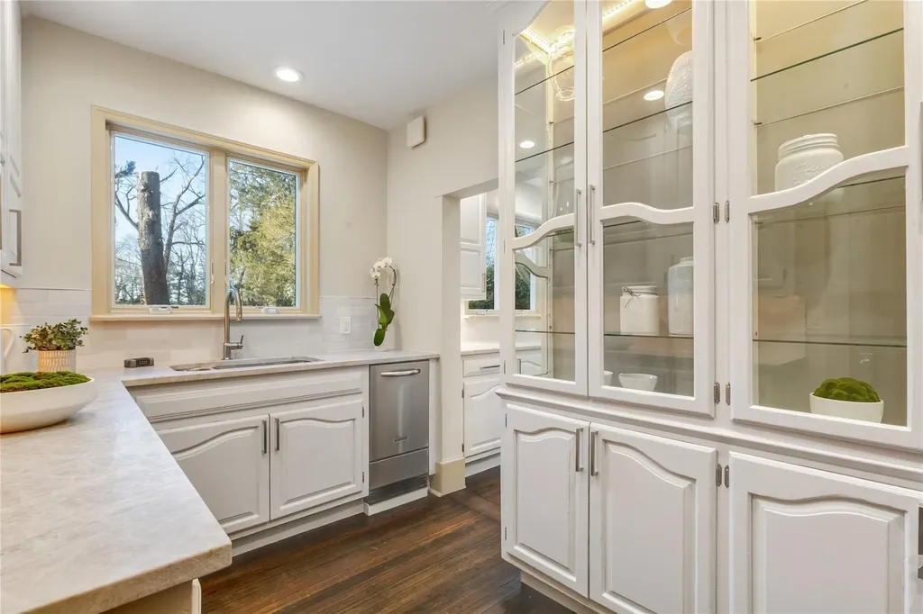 11 Heathcote Road Scarsdale NY 10583