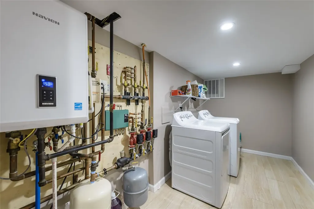 310 Schuster Avenue Mineola NY 11501