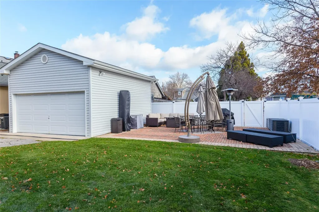 310 Schuster Avenue Mineola NY 11501