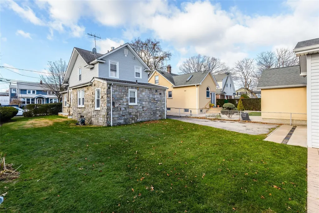 310 Schuster Avenue Mineola NY 11501