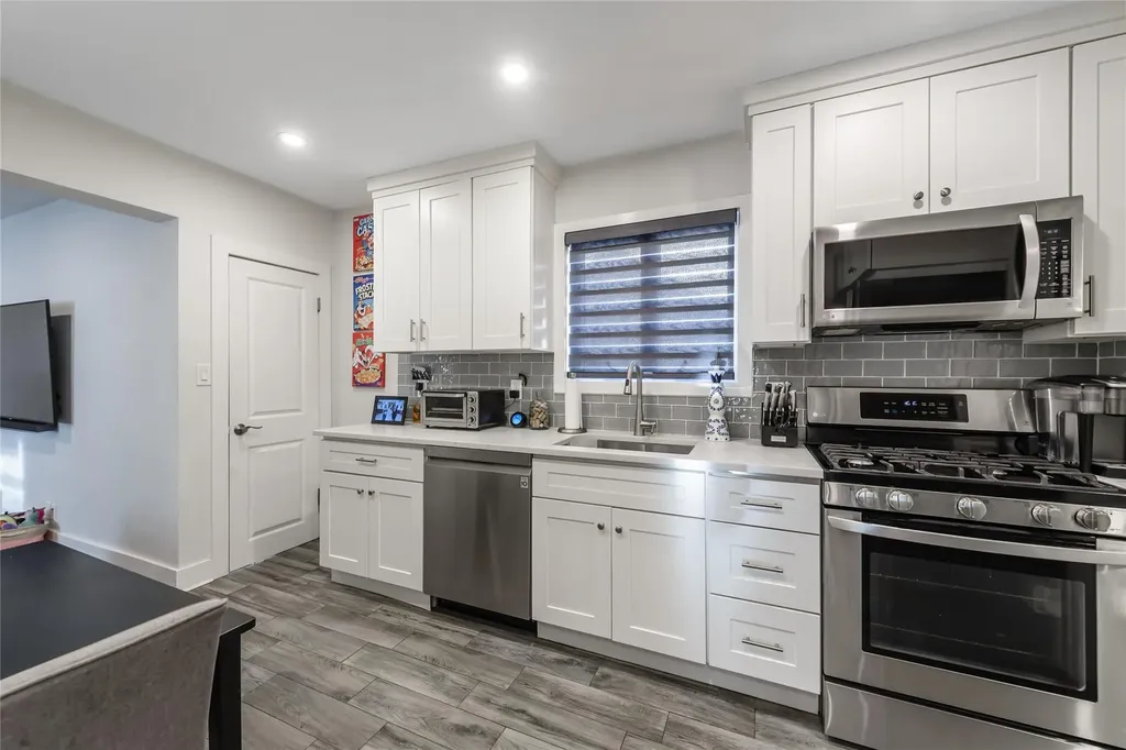 310 Schuster Avenue Mineola NY 11501