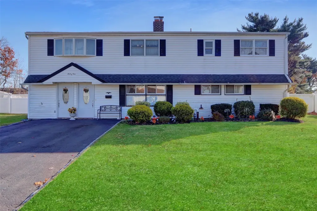 39 Springtime Lane E Levittown NY 11756