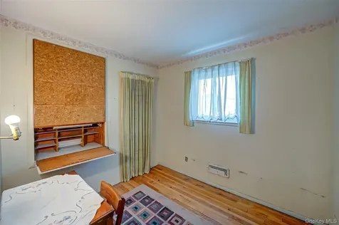 305 West 20th Street Deer Park NY 11729