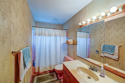 305 West 20th Street Deer Park NY 11729