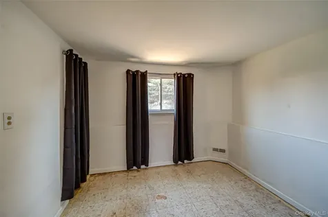 305 West 20th Street Deer Park NY 11729
