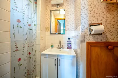 305 West 20th Street Deer Park NY 11729