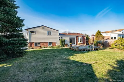 305 West 20th Street Deer Park NY 11729
