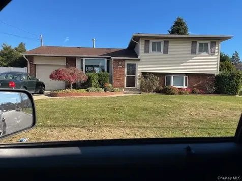 305 West 20th Street Deer Park NY 11729