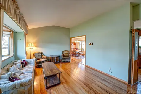 305 West 20th Street Deer Park NY 11729