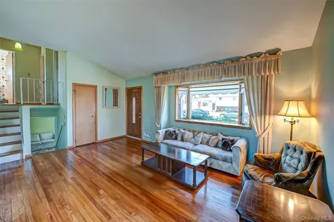 305 West 20th Street Deer Park NY 11729