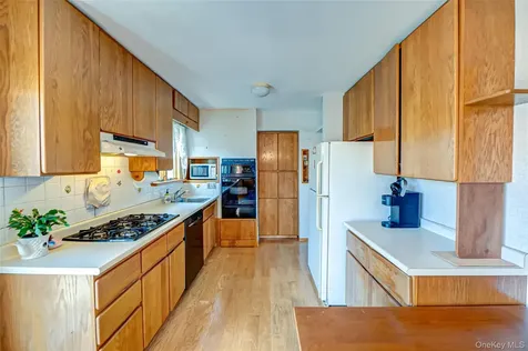 305 West 20th Street Deer Park NY 11729