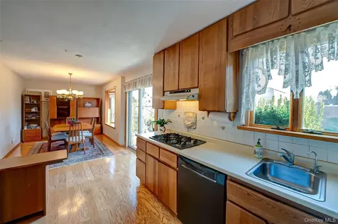 305 West 20th Street Deer Park NY 11729