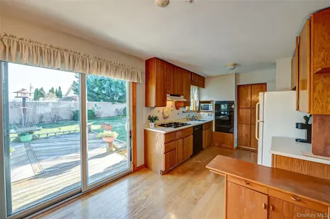 305 West 20th Street Deer Park NY 11729