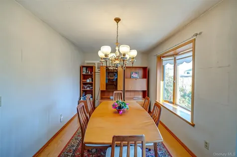 305 West 20th Street Deer Park NY 11729
