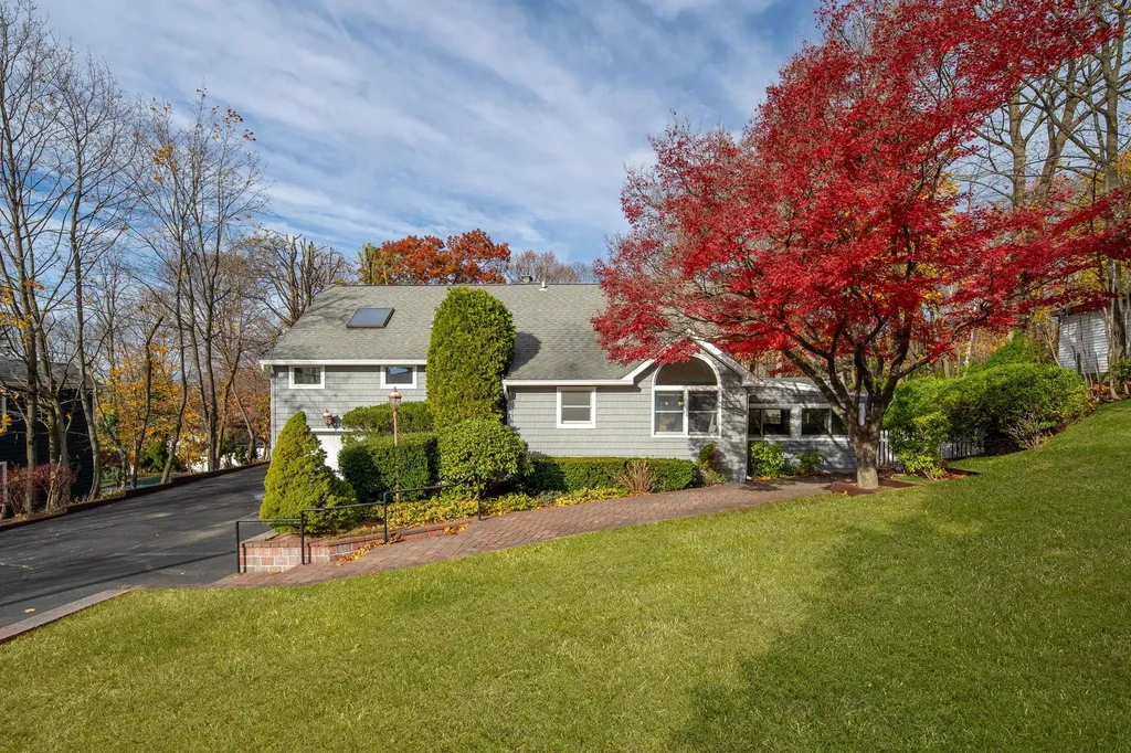 25 Maple Hill Road Huntington NY 11743