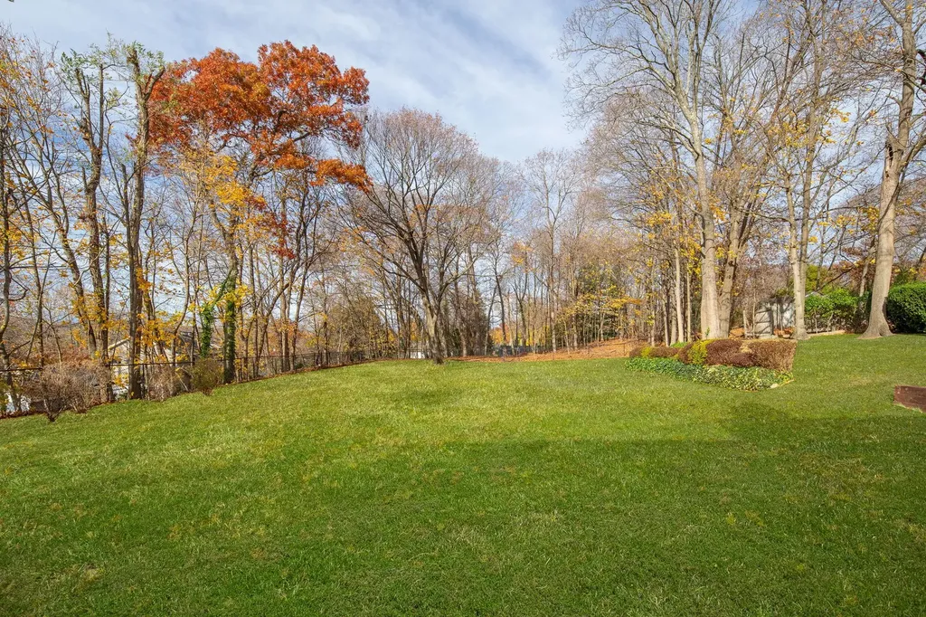 25 Maple Hill Road Huntington NY 11743