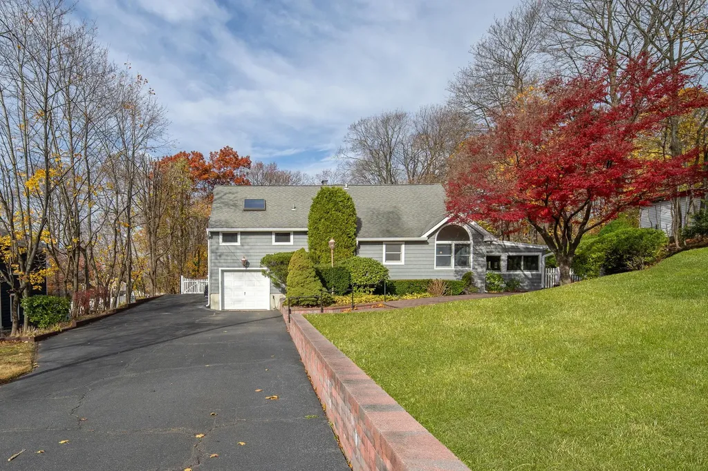 25 Maple Hill Road Huntington NY 11743