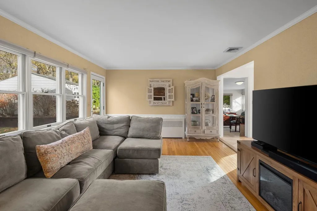 25 Maple Hill Road Huntington NY 11743