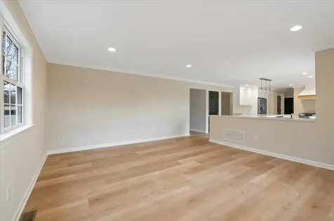 26 Riverhead Road East Moriches NY 11940