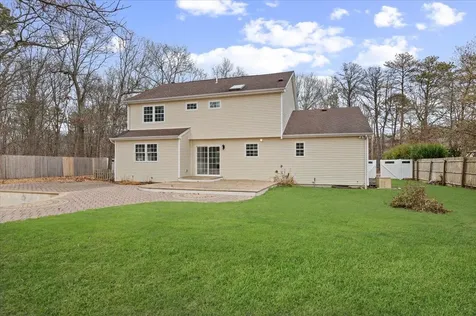 26 Riverhead Road East Moriches NY 11940