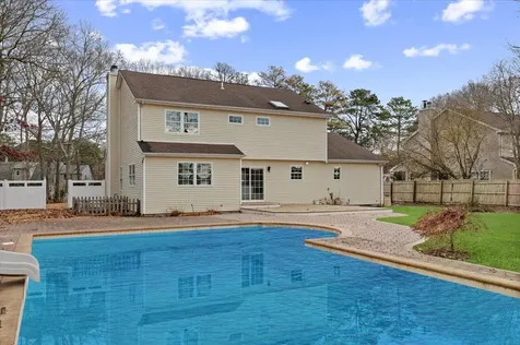 26 Riverhead Road East Moriches NY 11940