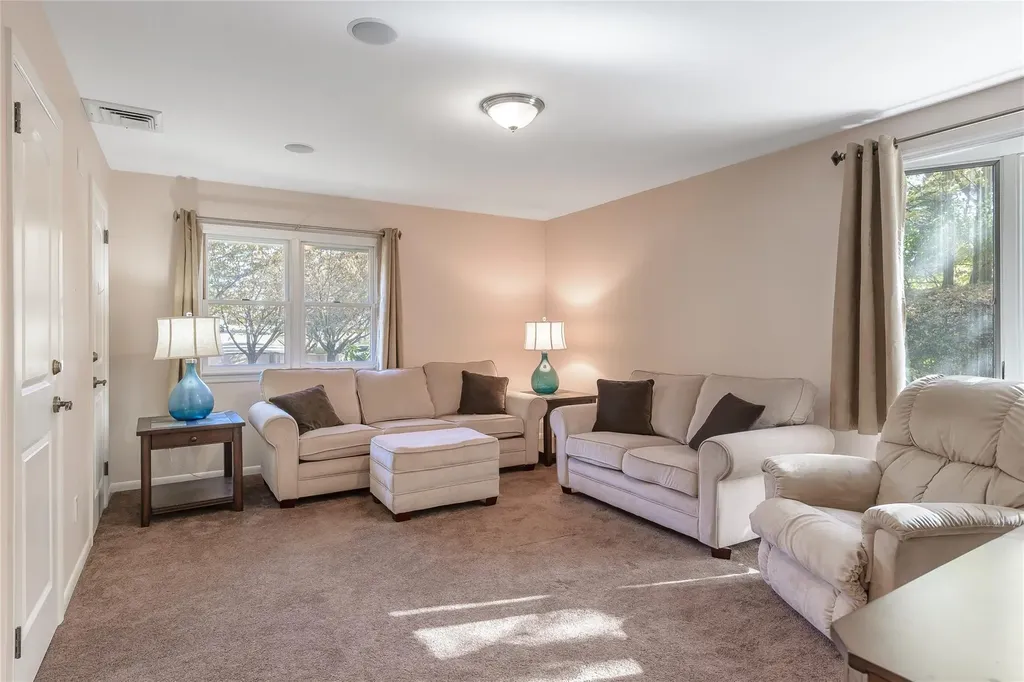 175 Split Rock Road Syosset NY 11791