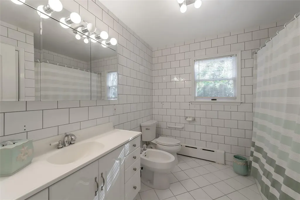 175 Split Rock Road Syosset NY 11791