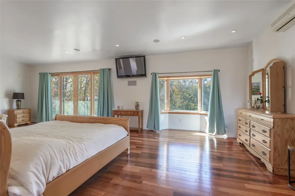 175 Split Rock Road Syosset NY 11791