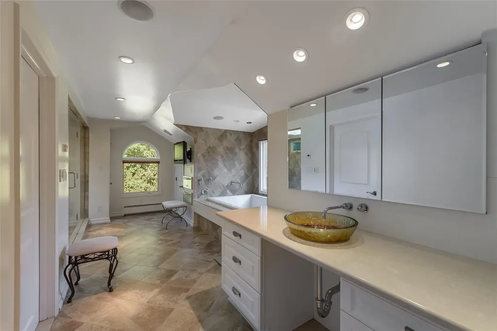 175 Split Rock Road Syosset NY 11791