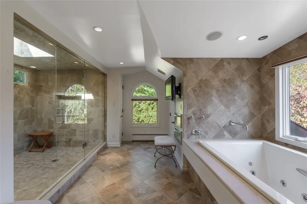 175 Split Rock Road Syosset NY 11791