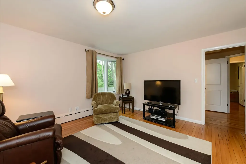175 Split Rock Road Syosset NY 11791