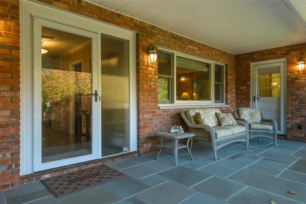 175 Split Rock Road Syosset NY 11791