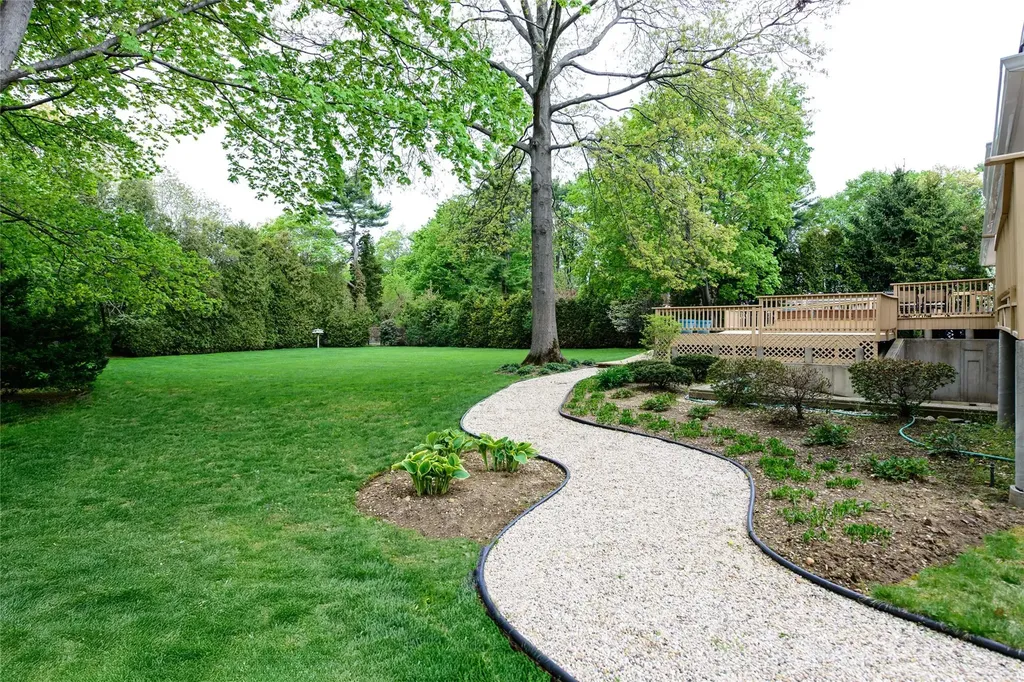 175 Split Rock Road Syosset NY 11791