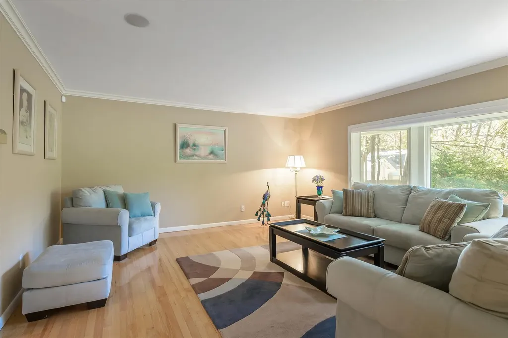 175 Split Rock Road Syosset NY 11791