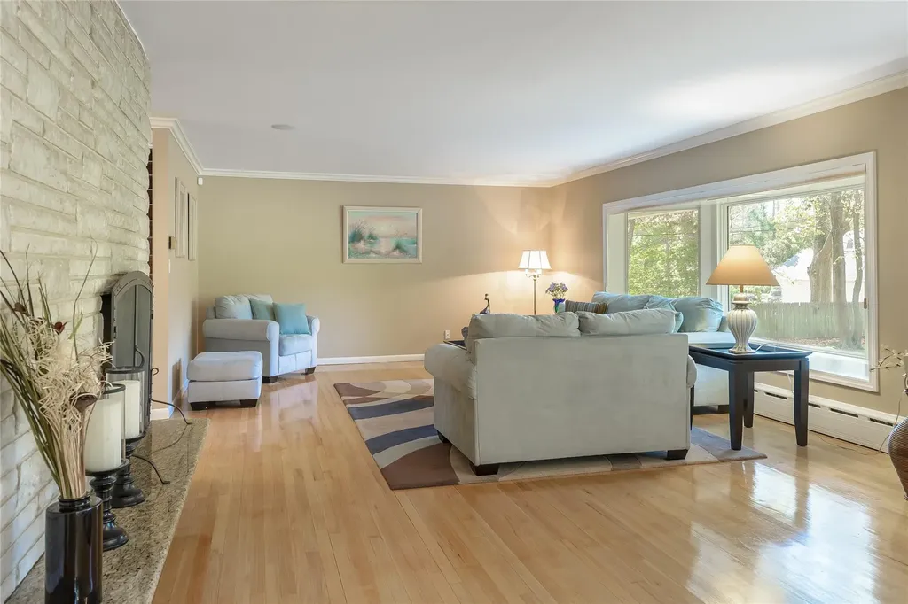 175 Split Rock Road Syosset NY 11791