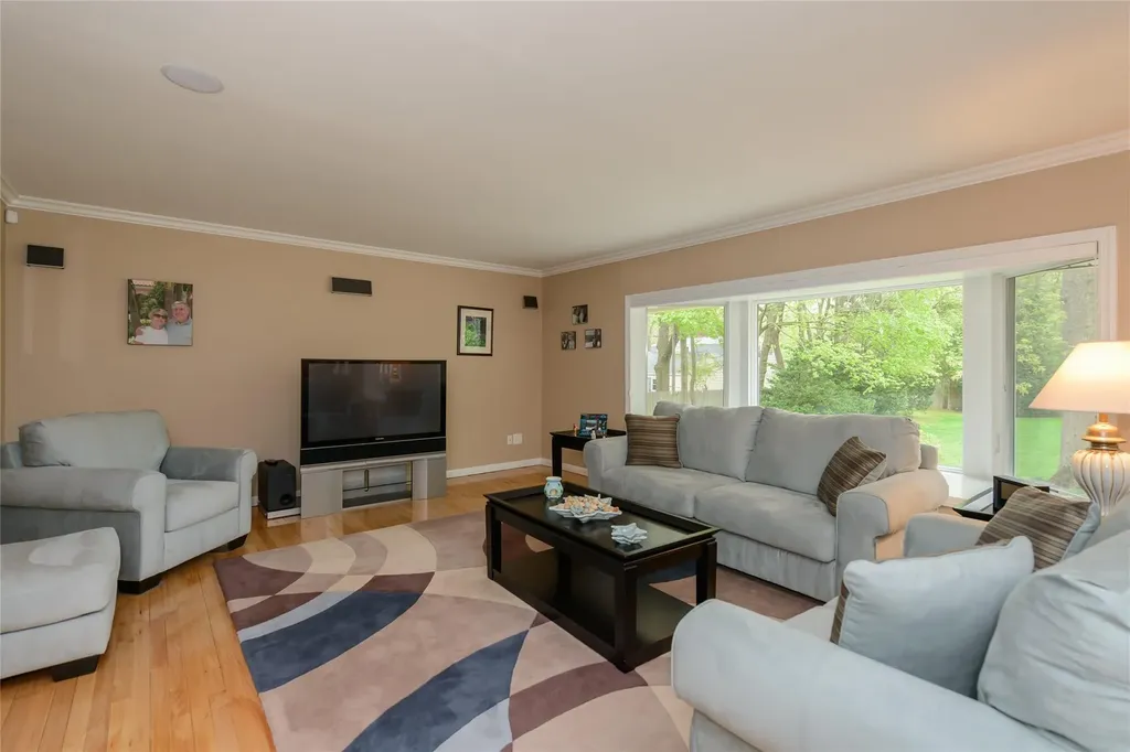 175 Split Rock Road Syosset NY 11791
